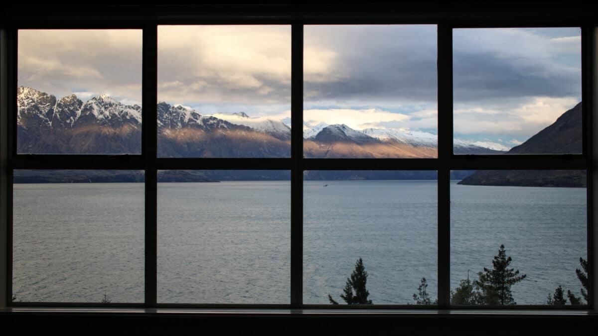Des fenêtres qui isolent et embellissent votre maison : découvrez nos conseils !