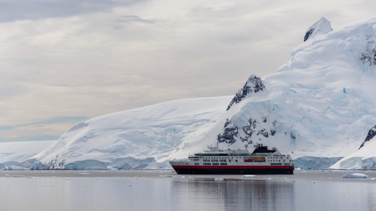 Pourquoi choisir une croisière en petit bateau en Antarctique ?